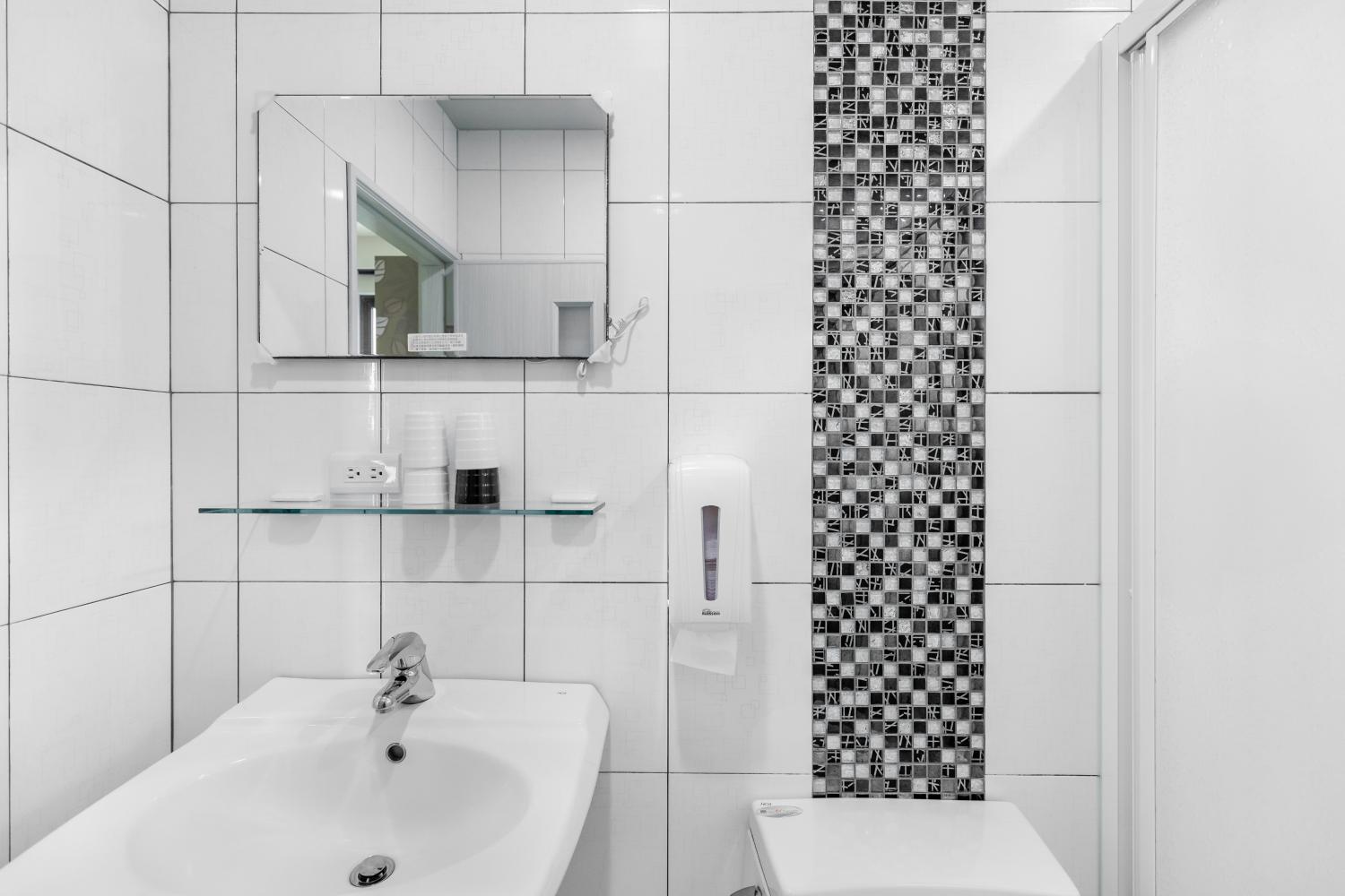 Bathroom, Summer Crazy, Penghu