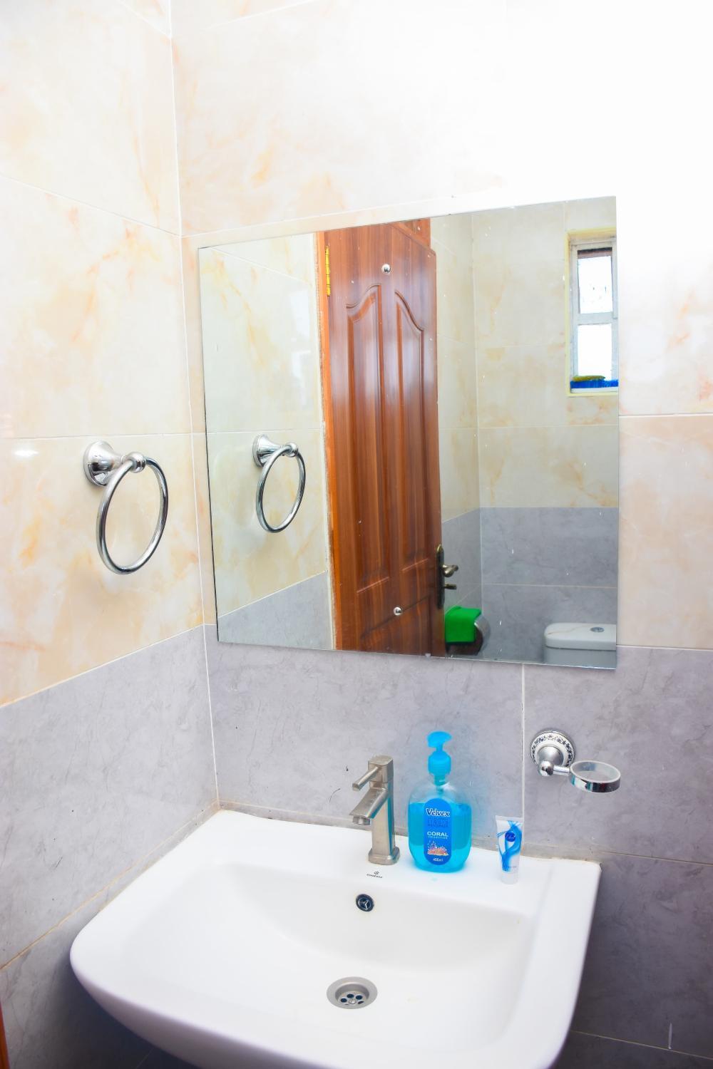 Bathroom, Cozy Cabin Apartment, Ruiru