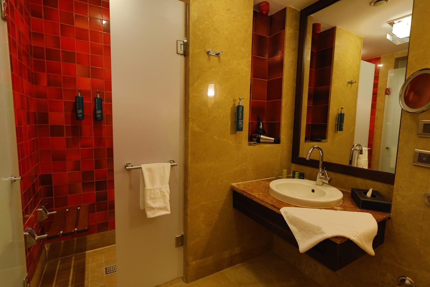 Bathroom, DoubleTree by Hilton Avanos - Cappadocia, Avanos