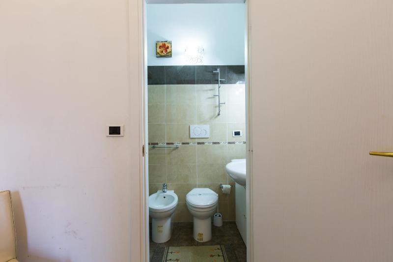 Bathroom, B&B La Finestra di Fronte, Roma