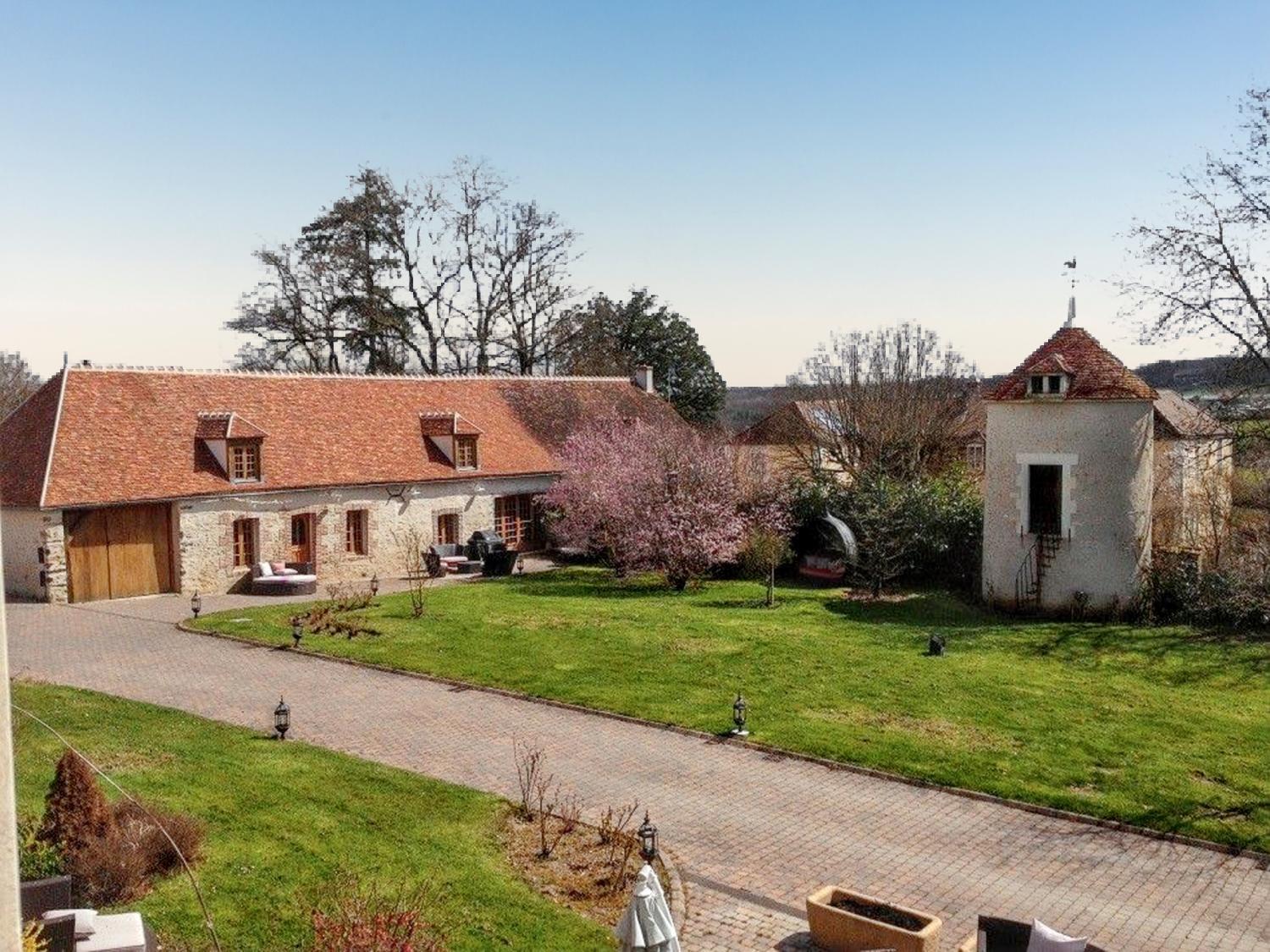Others, Maison confortable a Saint-Georges-sur-Baulche avec terrasse et jardin, Yonne