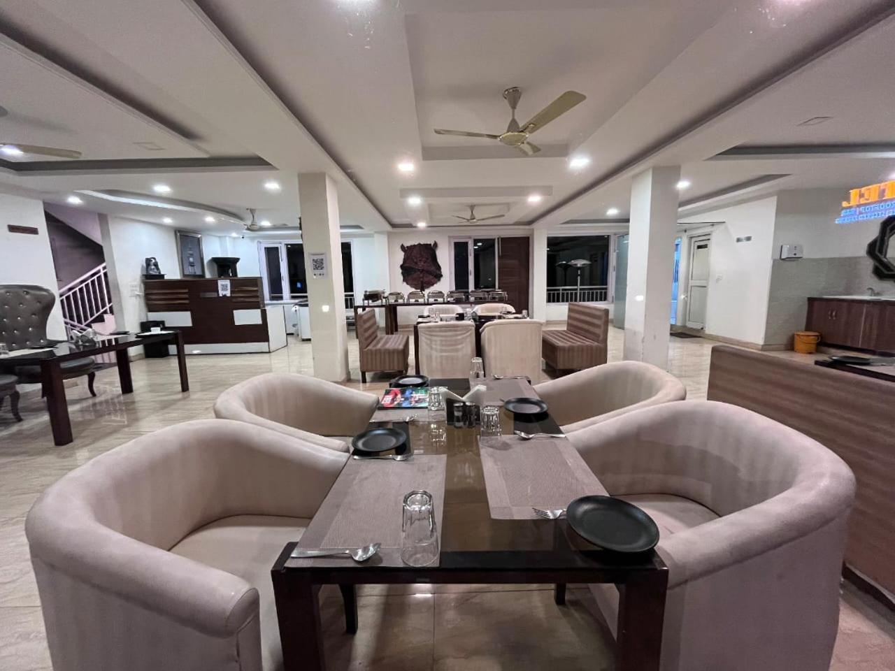 2, Hotel Tribe View - Away from City Hustle !! Top Rated & Most Awarded Property !! A Peaceful Stay, Solan