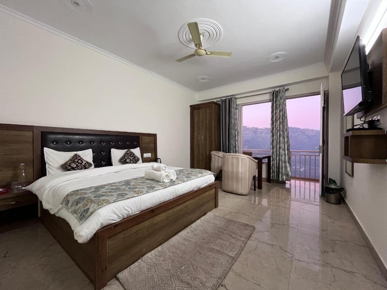 5, Hotel Tribe View - Away from City Hustle !! Top Rated & Most Awarded Property !! A Peaceful Stay, Solan