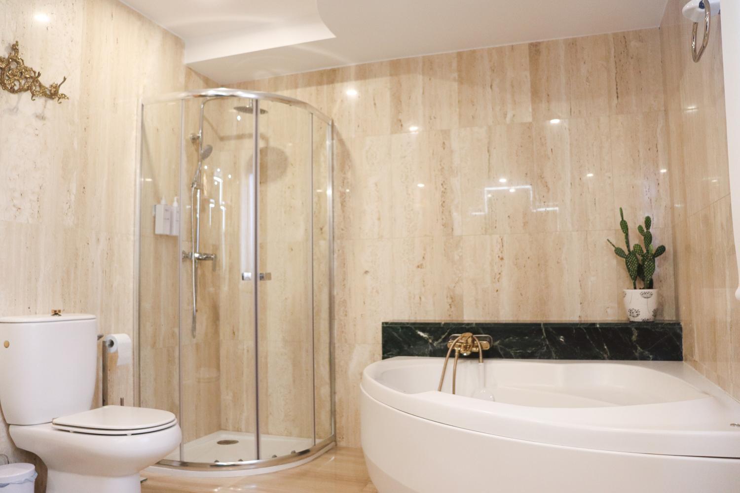 Shower 5, La Casa de Enfrente, Ciudad Real