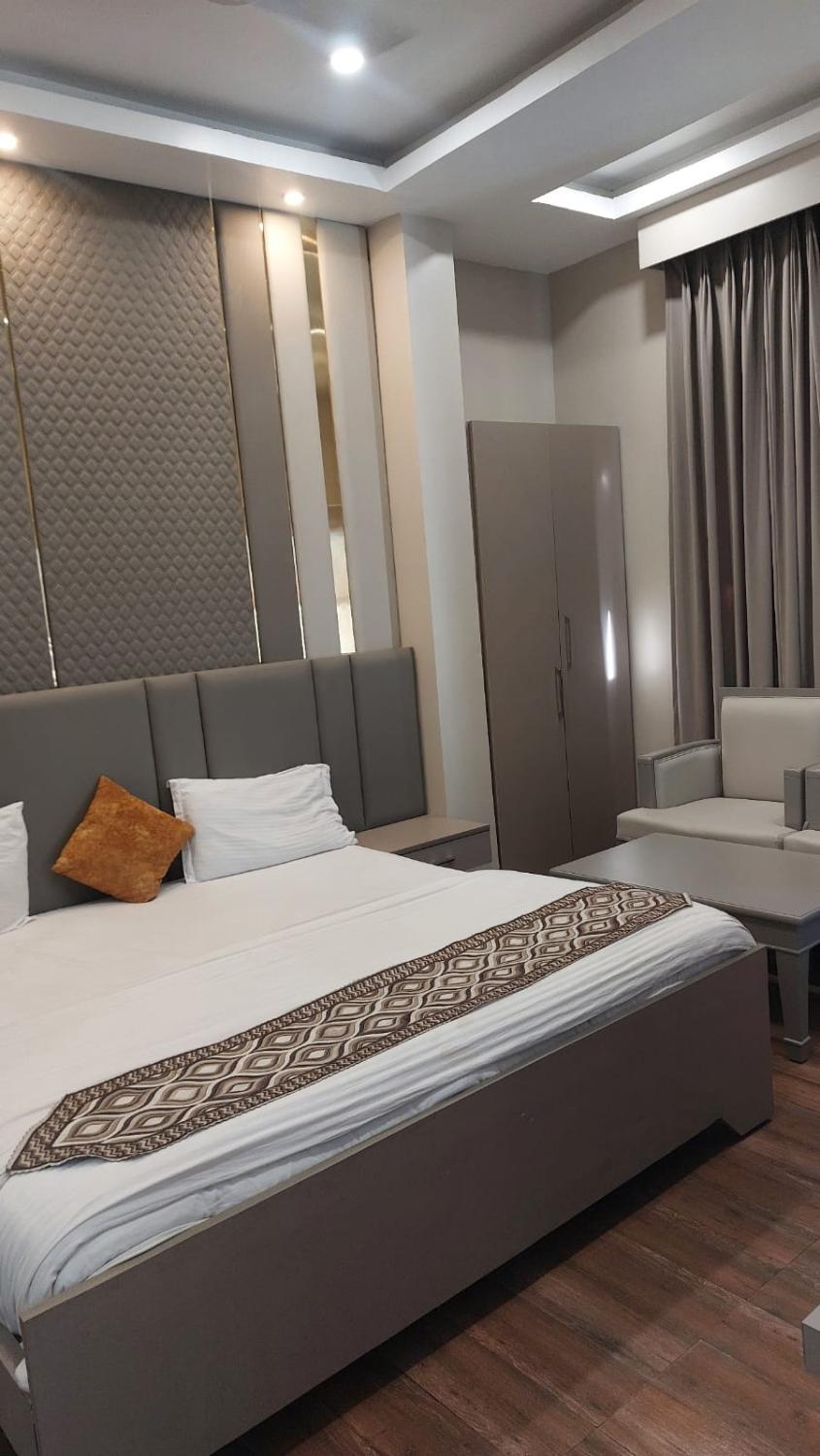 Others 3, Hotel Rajshree, Udham Singh Nagar