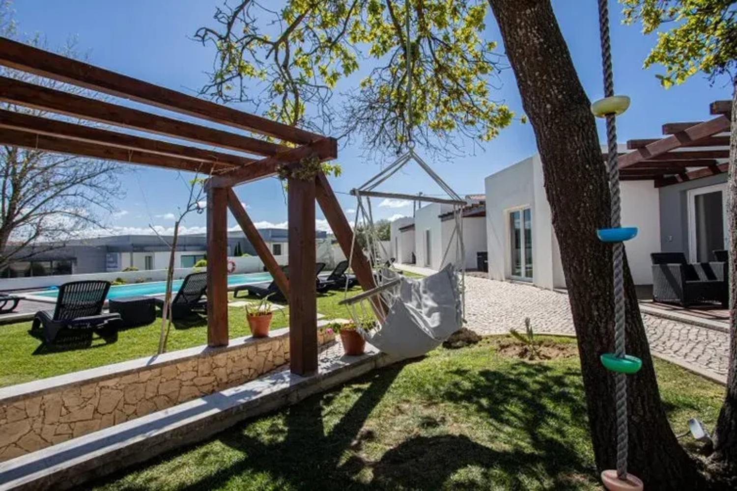Others, Charming House with Shared Pool in Atalaia, 110 m², Lourinhã