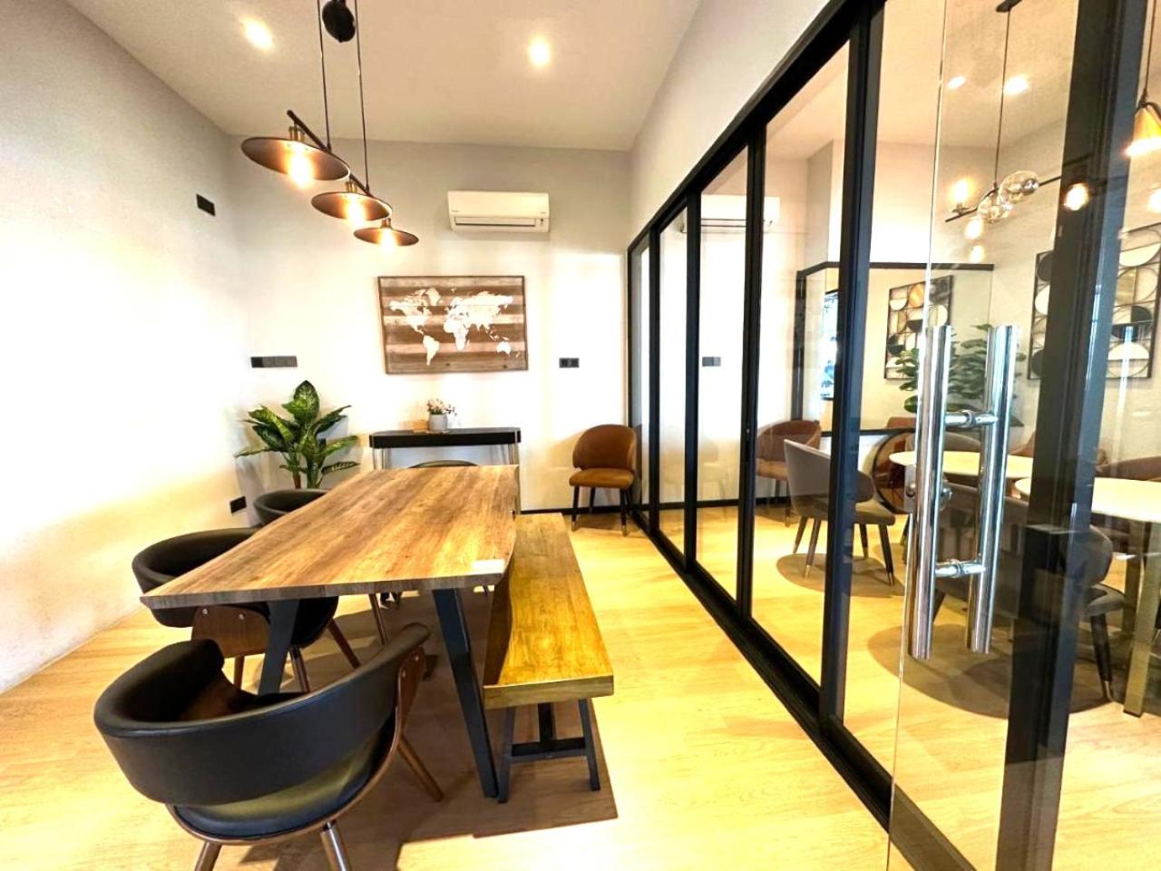 Restaurant 5, Manhattan Suites ITCC, Penampang