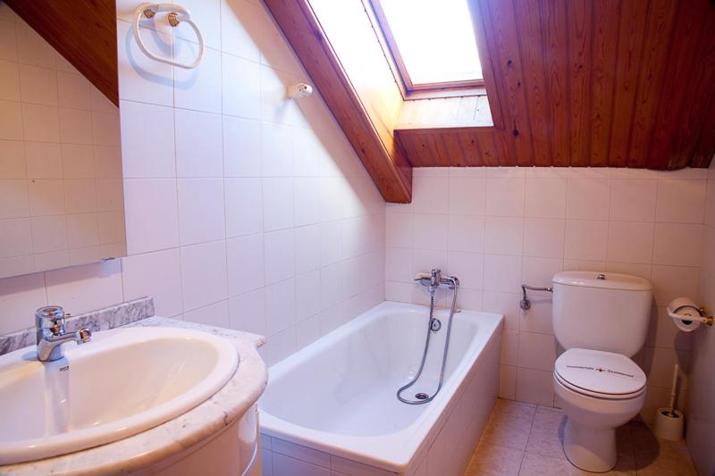 Bathroom 5, Apartamentos Mazcaray, Huesca