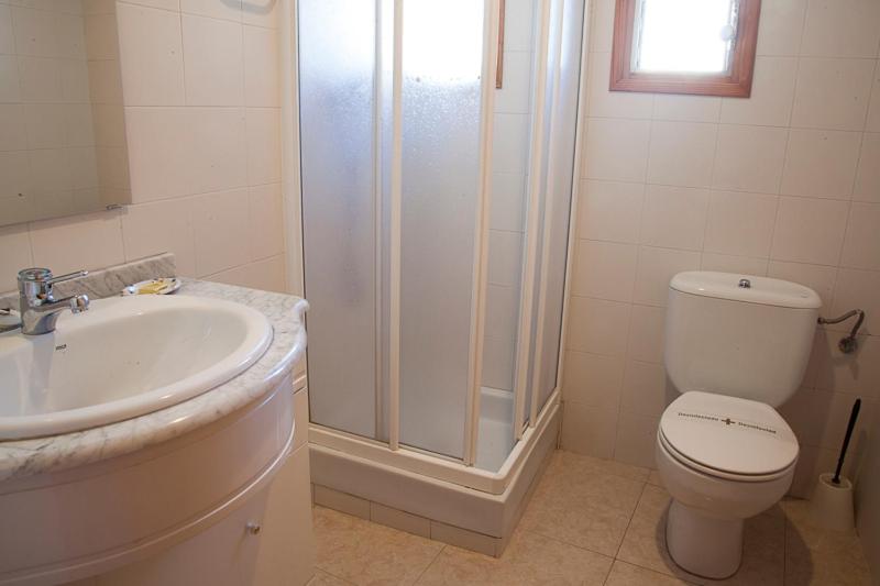 Bathroom 4, Apartamentos Mazcaray, Huesca