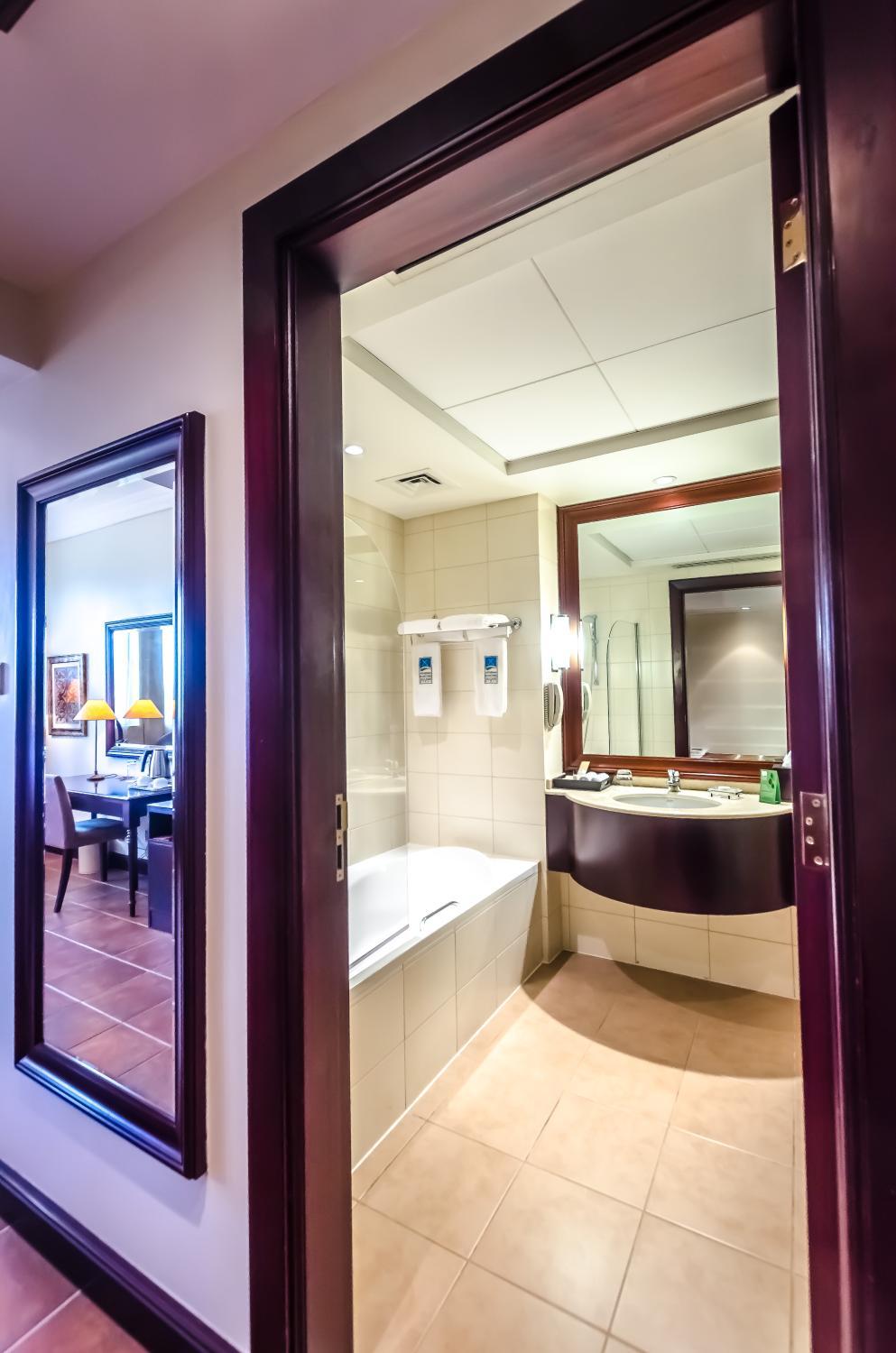 Bathroom 4, Arabian Ranches Golf Club, Dubai