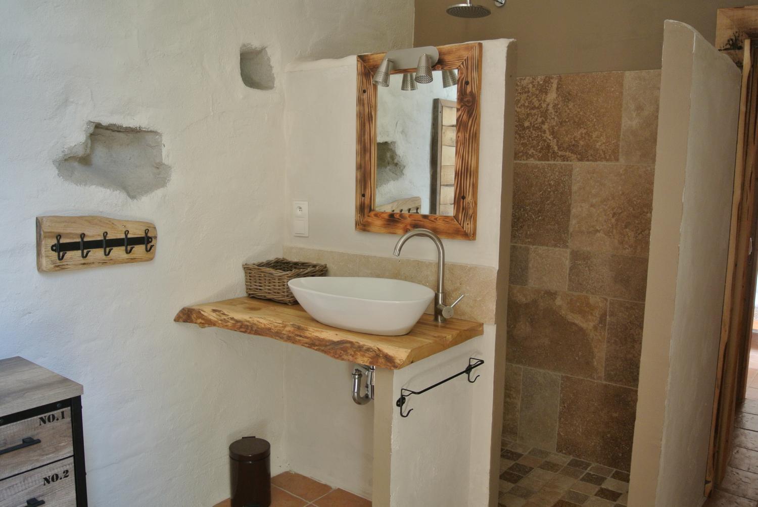 Bathroom, Le Mas Neuf des Greses, Gard