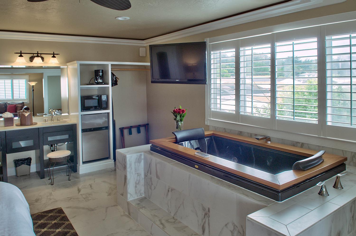 Bathroom, Lovers Point Inn, Monterey