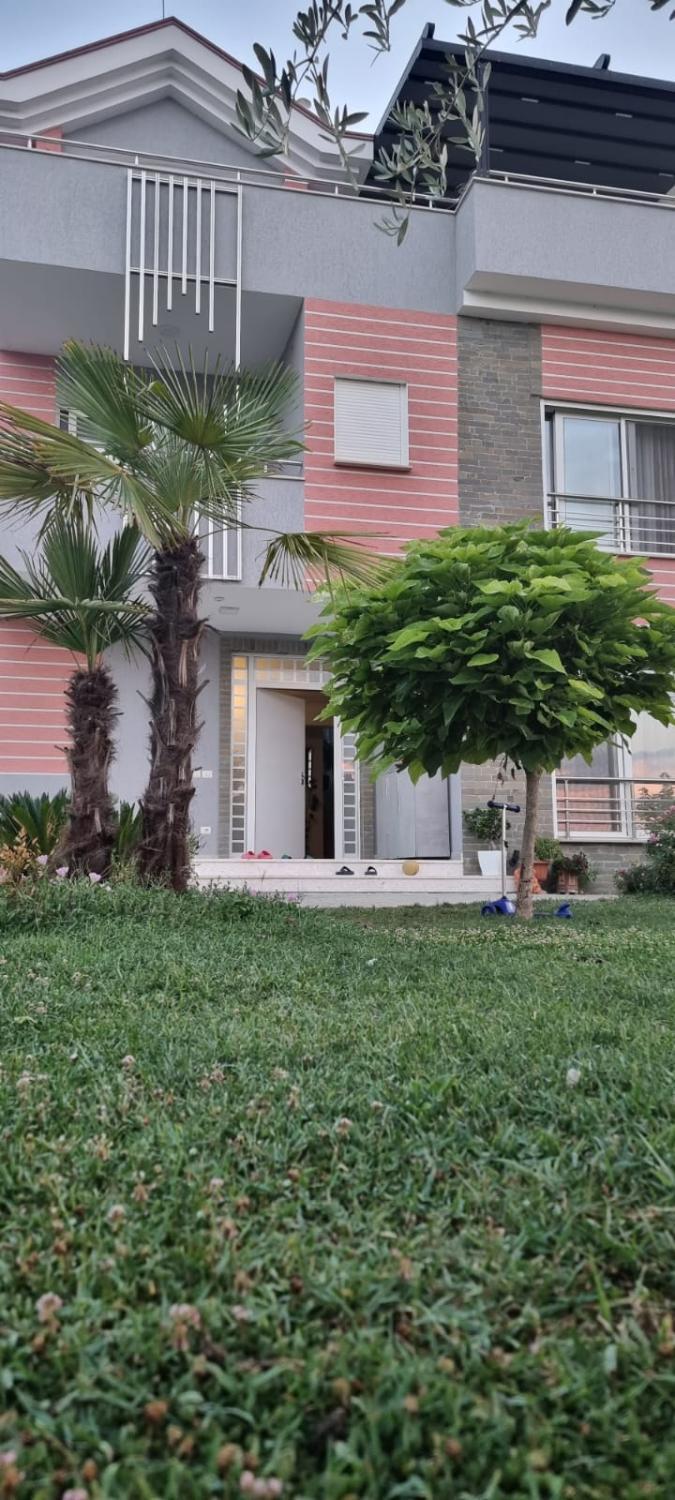 3, Reos villa, Elbasanit