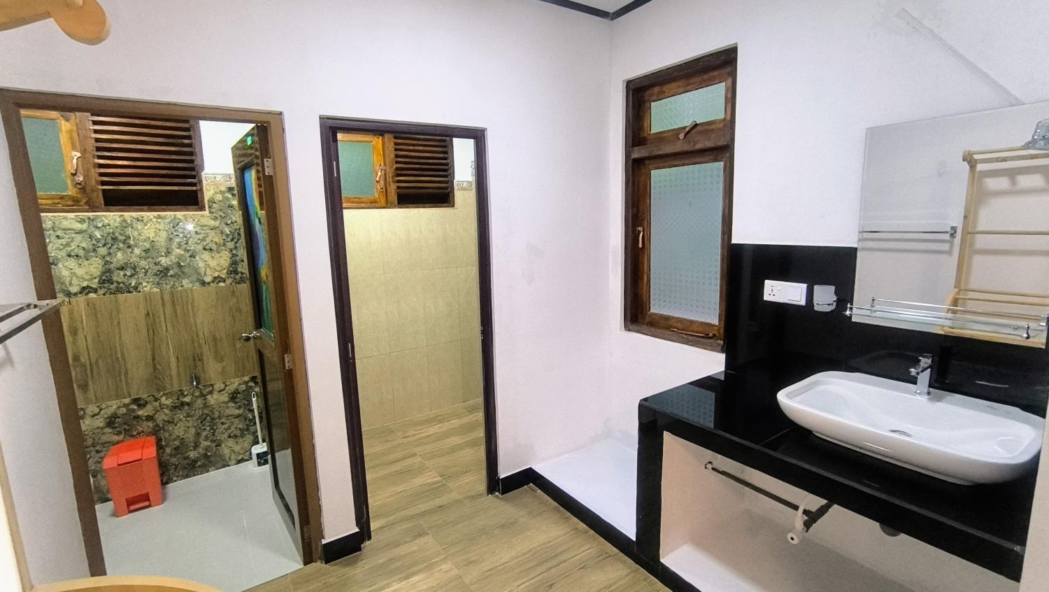 Bathroom 5, Sri Bhavan Ella, Ella