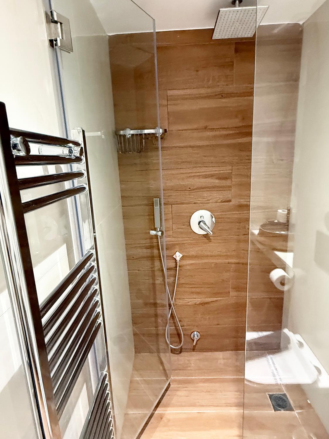 Shower 4, AIRNEST COMFORT RESIDENCE, Central Macedonia