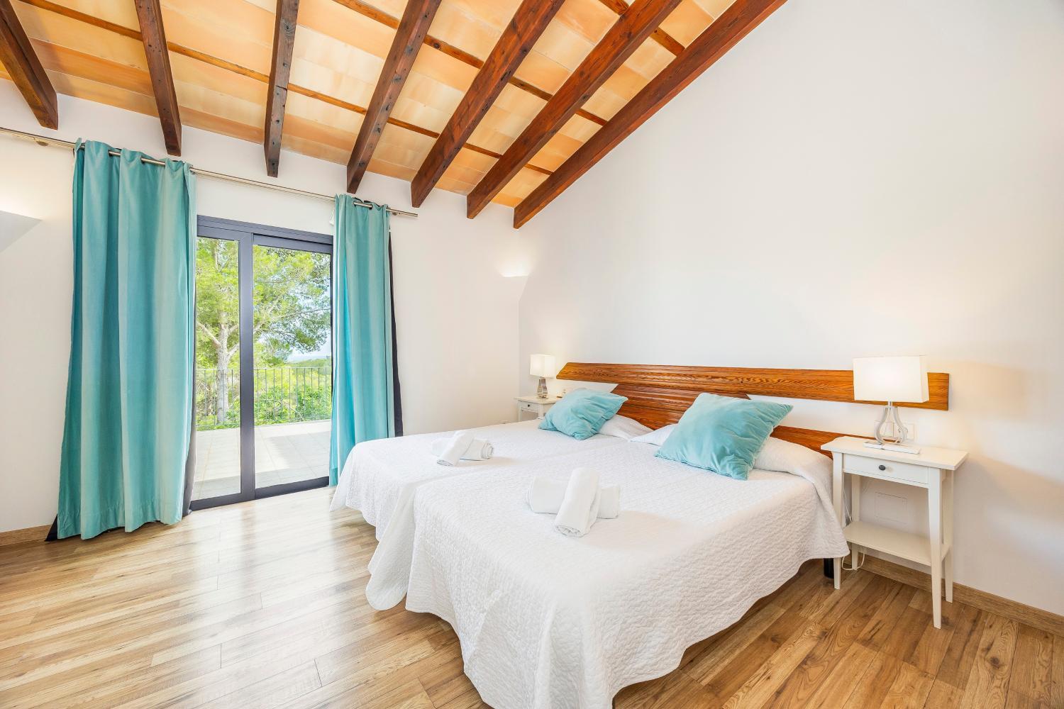 Others 3, Villa Pins, Baleares