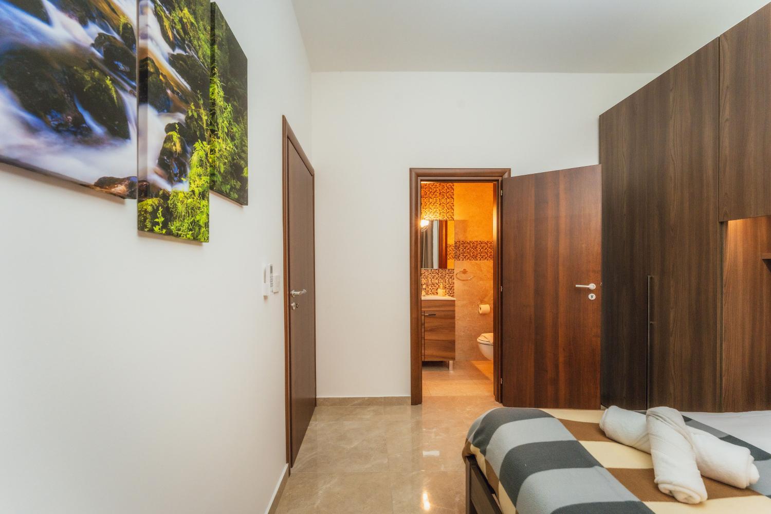Others 4, Marsalforn Apartment Walk to Beach Seaside Living