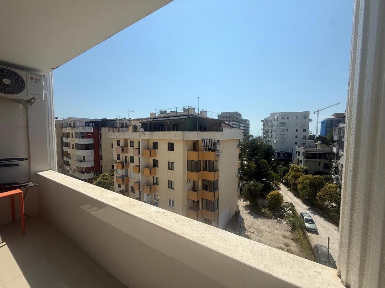 4, Hotel Italia, Kavajës