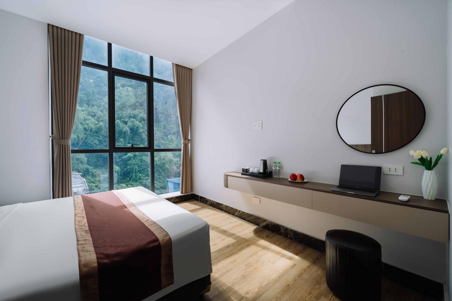 5, Viet Hoa Cat Ba Hotel, Cát Hải