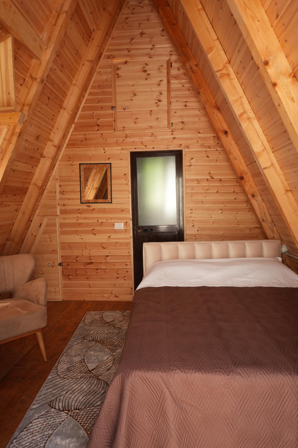 2, Twentysix Cabin, Shkodrës
