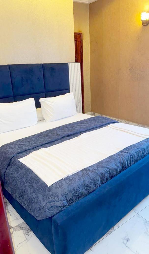 5, Bisso Hotel Bonaberi, Wouri
