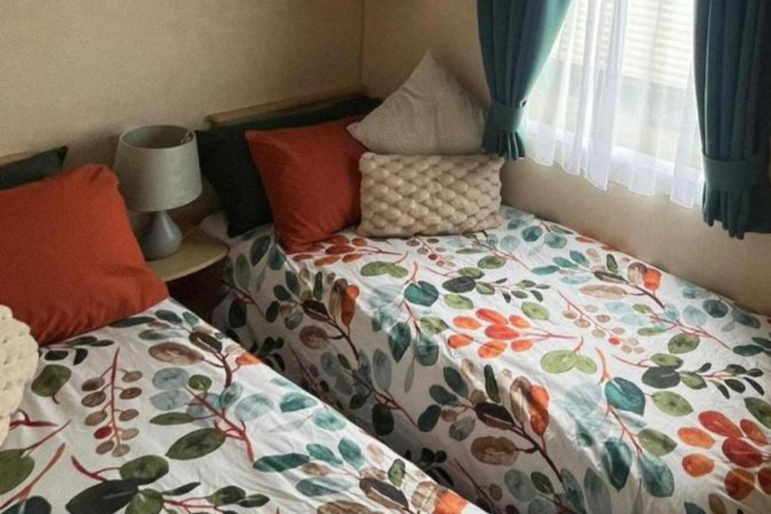 Others 5, 2 Bedroom Caravan - Sleeps 6 - Parking Seaside, Conwy
