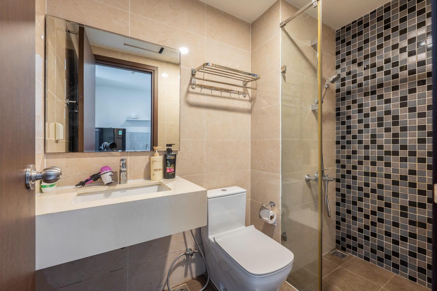 2, Tresor Cozy Apartment In Saigon Central, District 4