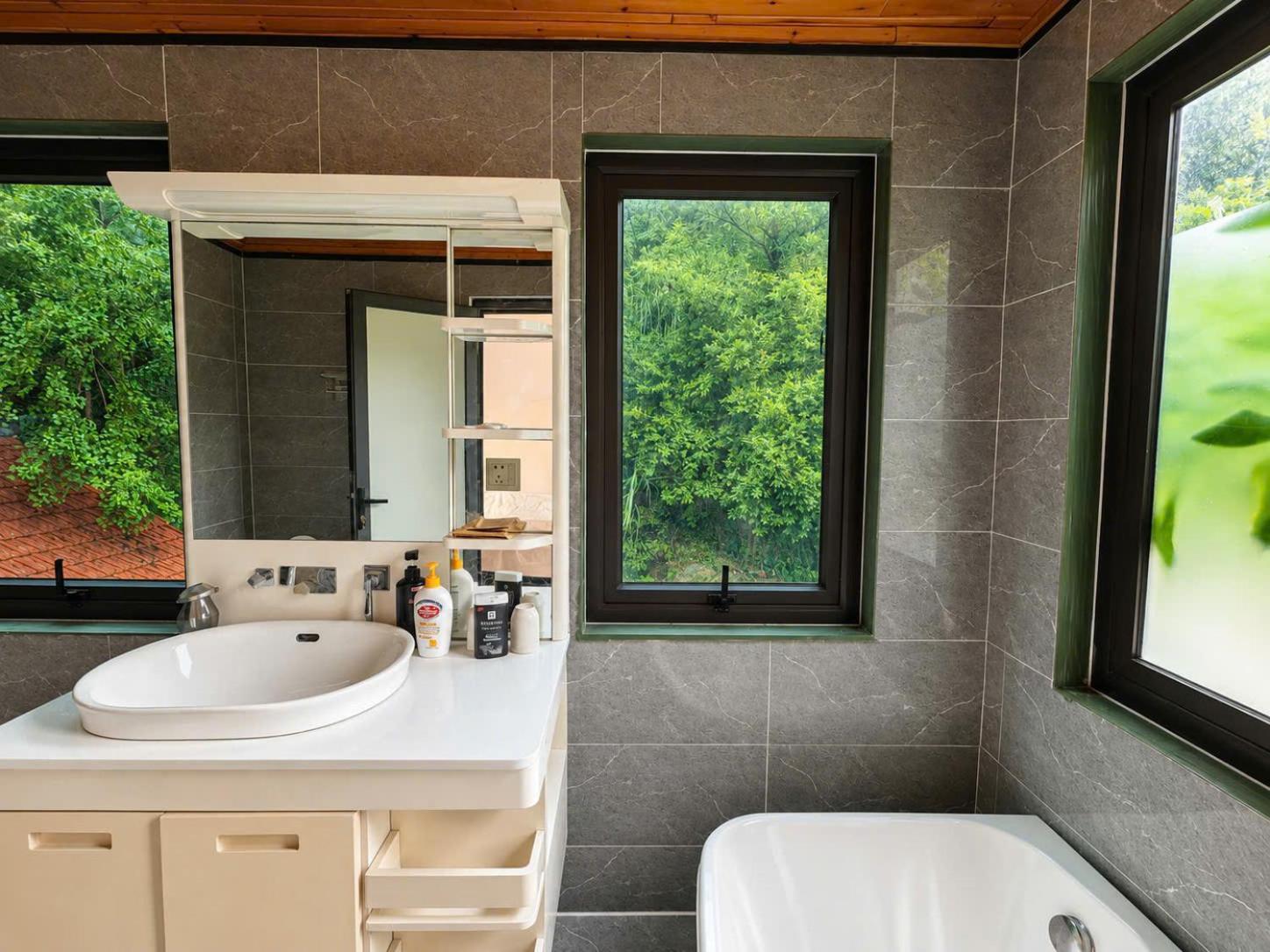 2, Laman Ninh Binh, Hoa Lư