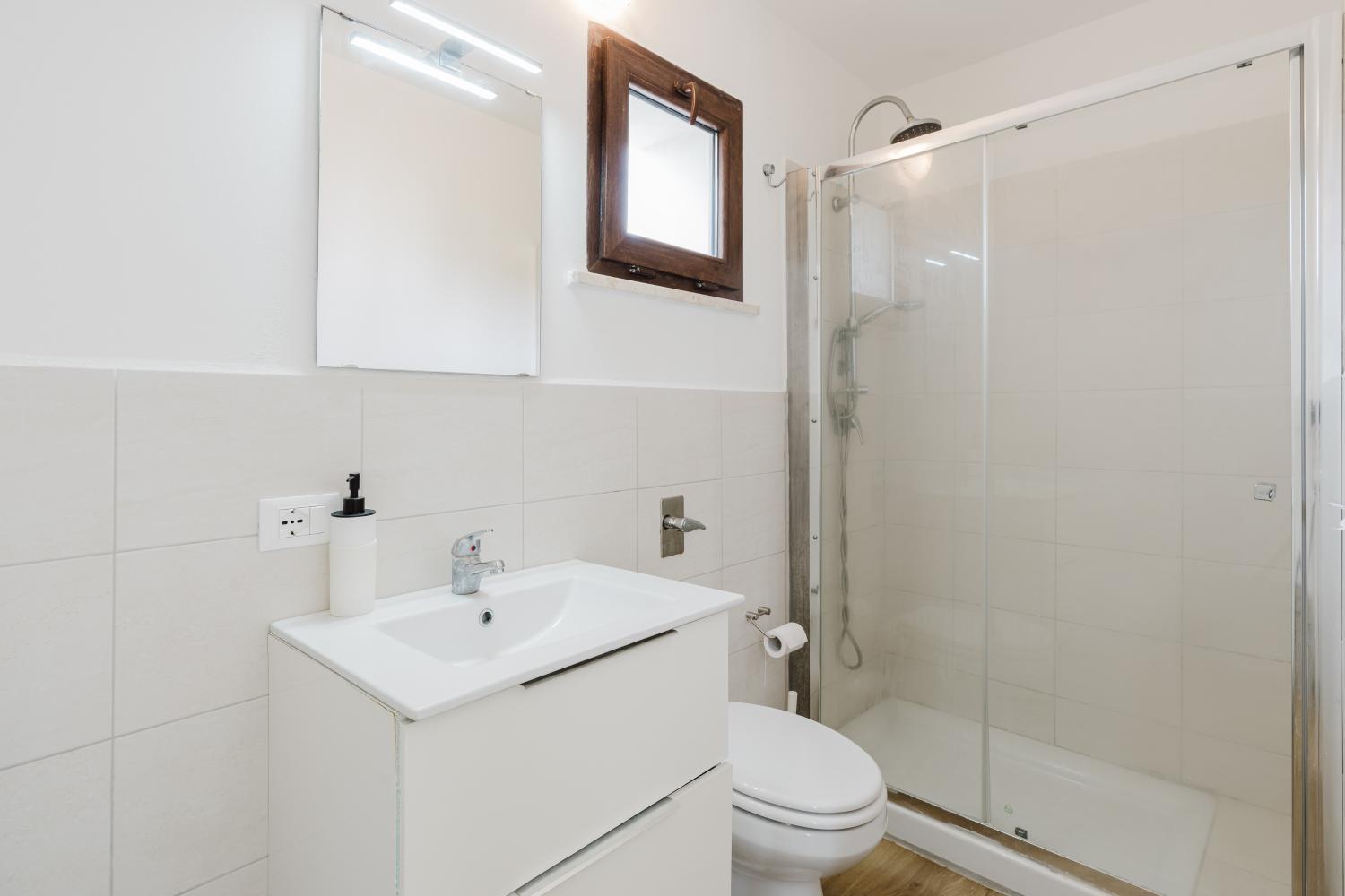 Bathroom 4, Villa Gloria, Trapani