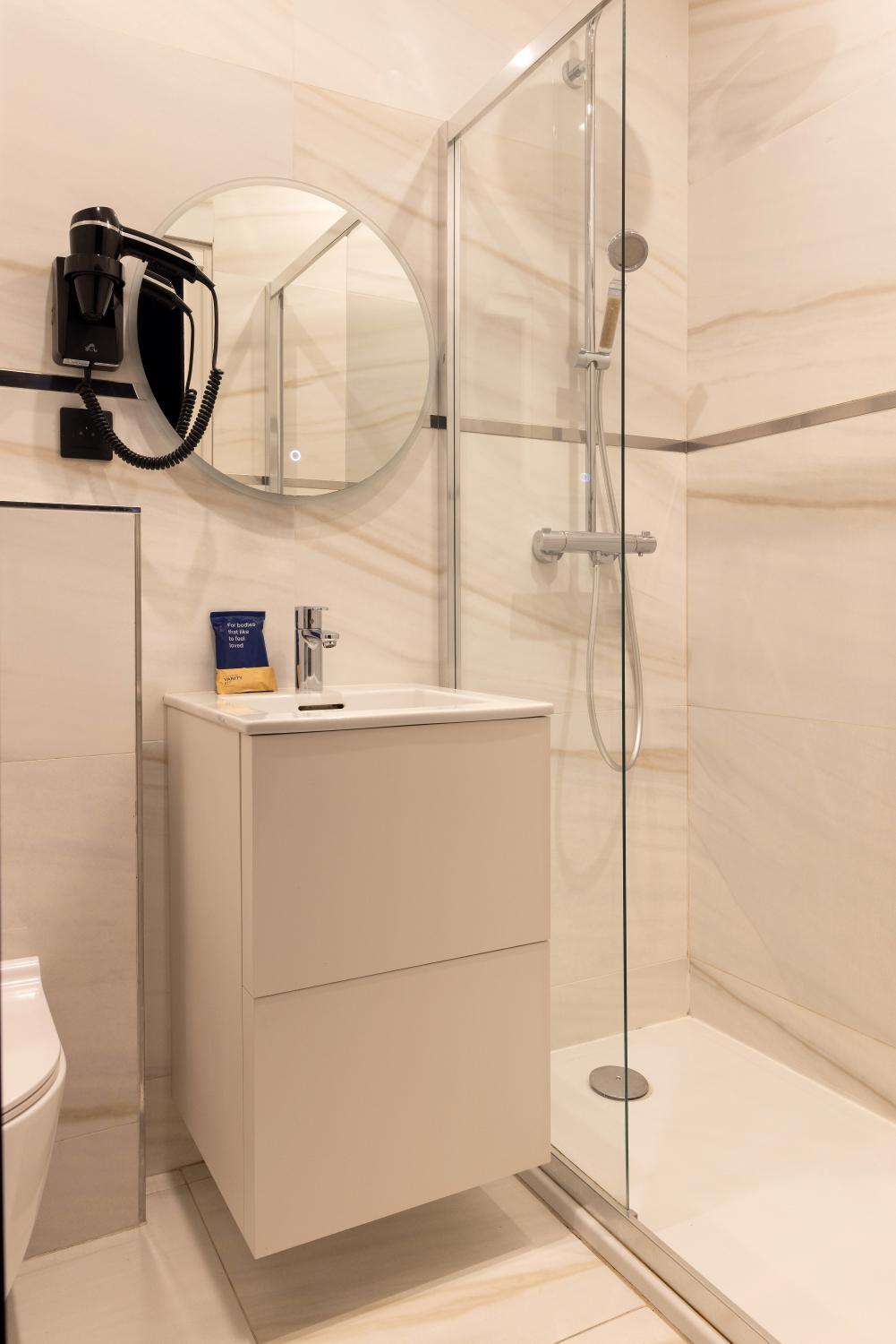 Bathroom 2, Cosy apartment - 2BR-7P - Arc de Triomphe, Paris