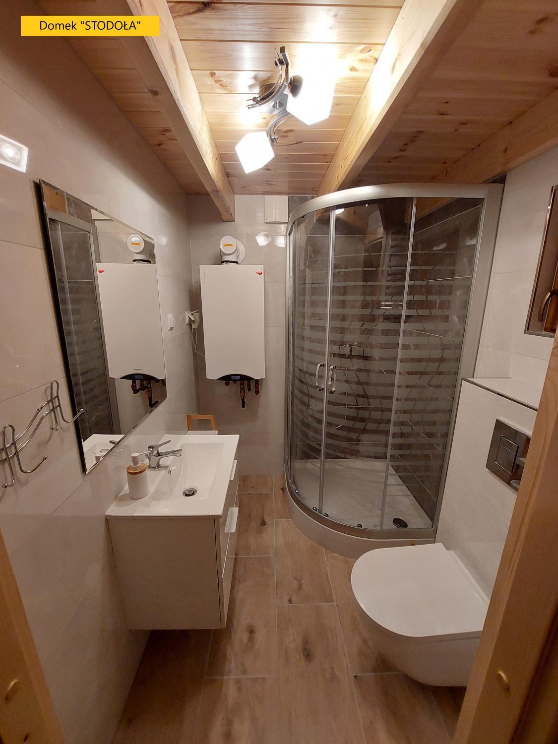 Shower, Nad Stawem, Jelenia Góra
