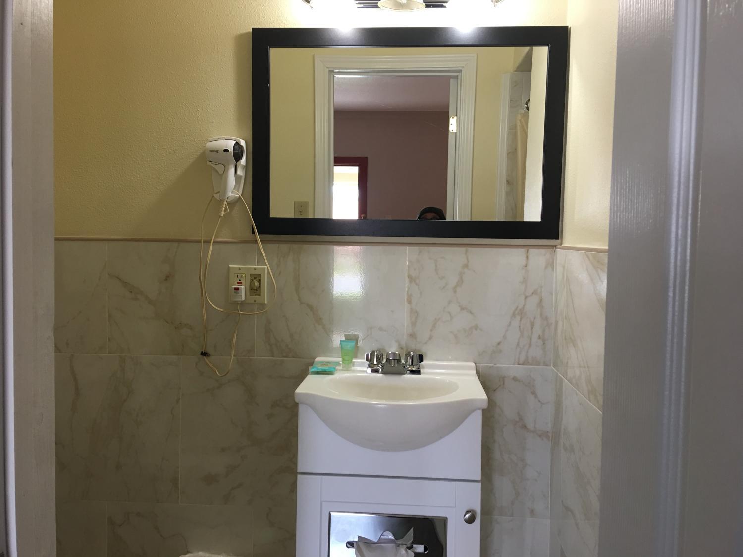 Bathroom 4, Americas Best Value Inn Ozona, Ozona