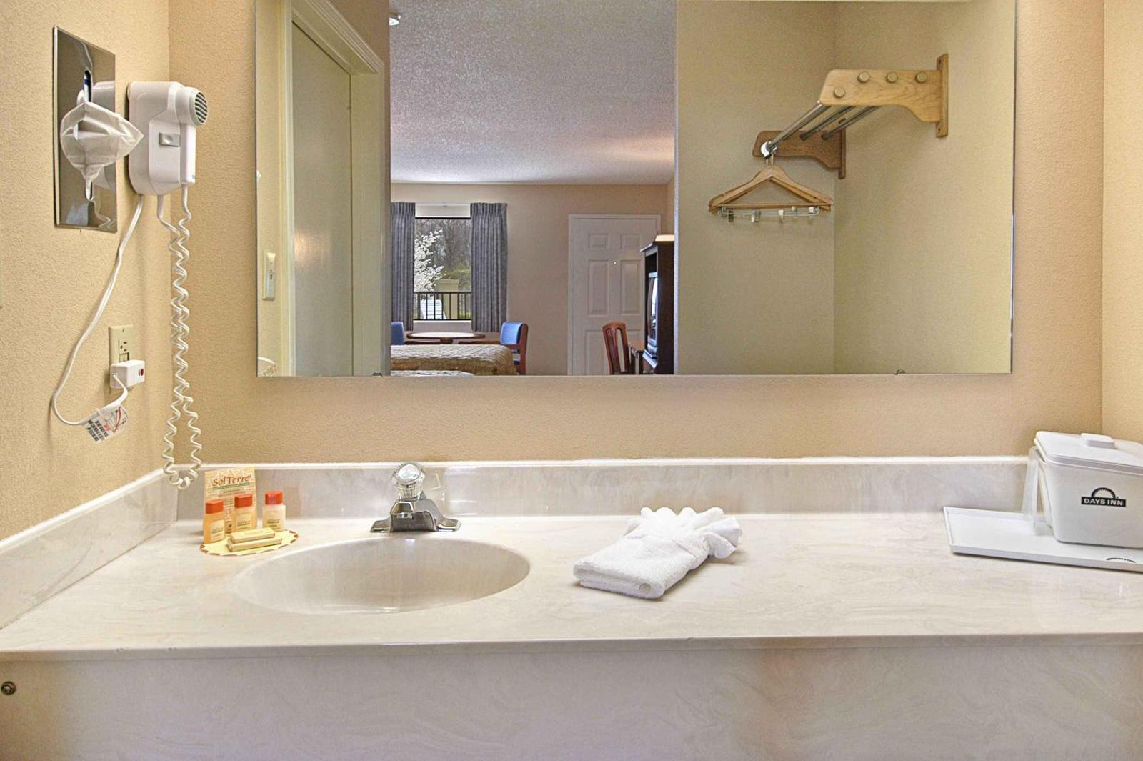 King Studio Suite - Non-Smoking