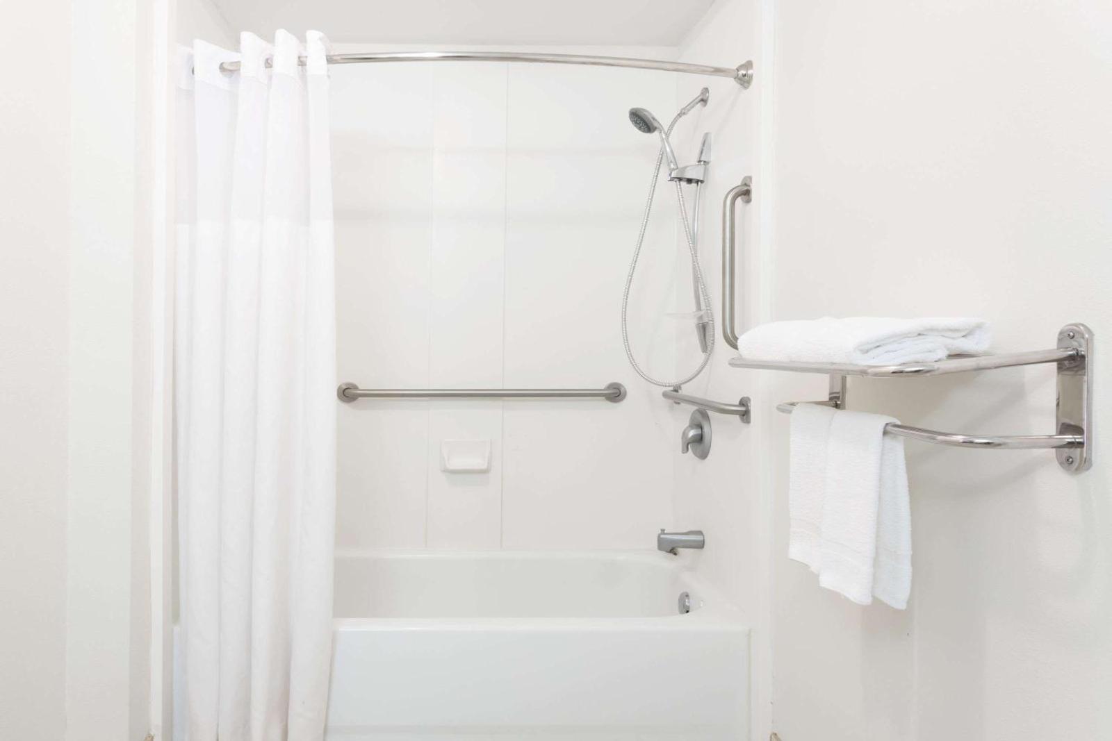 Popular attractions Area Nearby Property