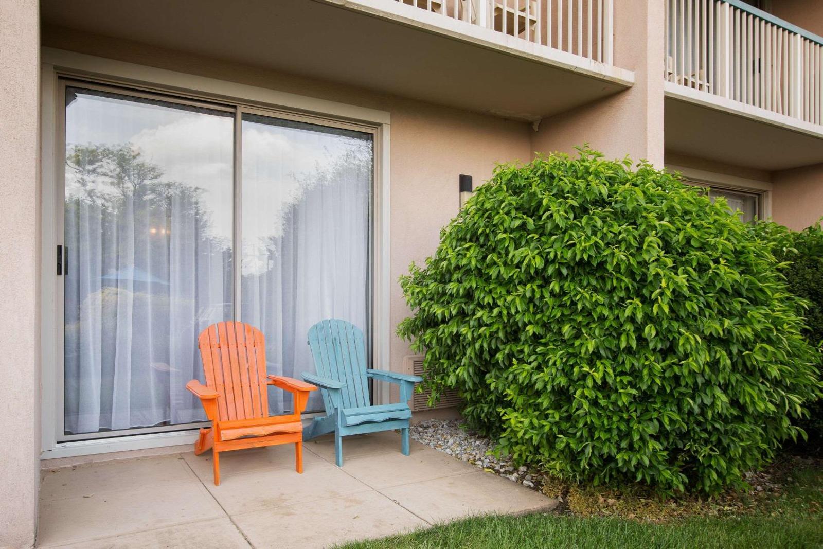 Howard Johnson by Wyndham Toms River Main image 2