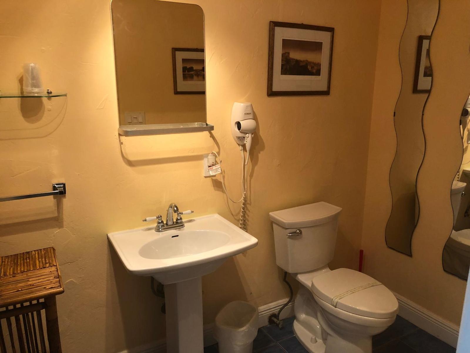 Calypso Inn Wilton Gay Male Resort Main image 1