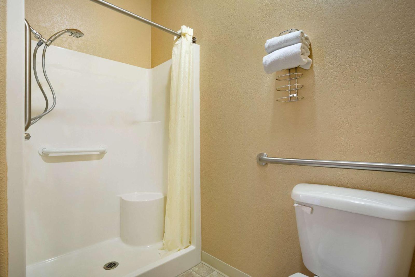 Popular attractions Area Nearby Property