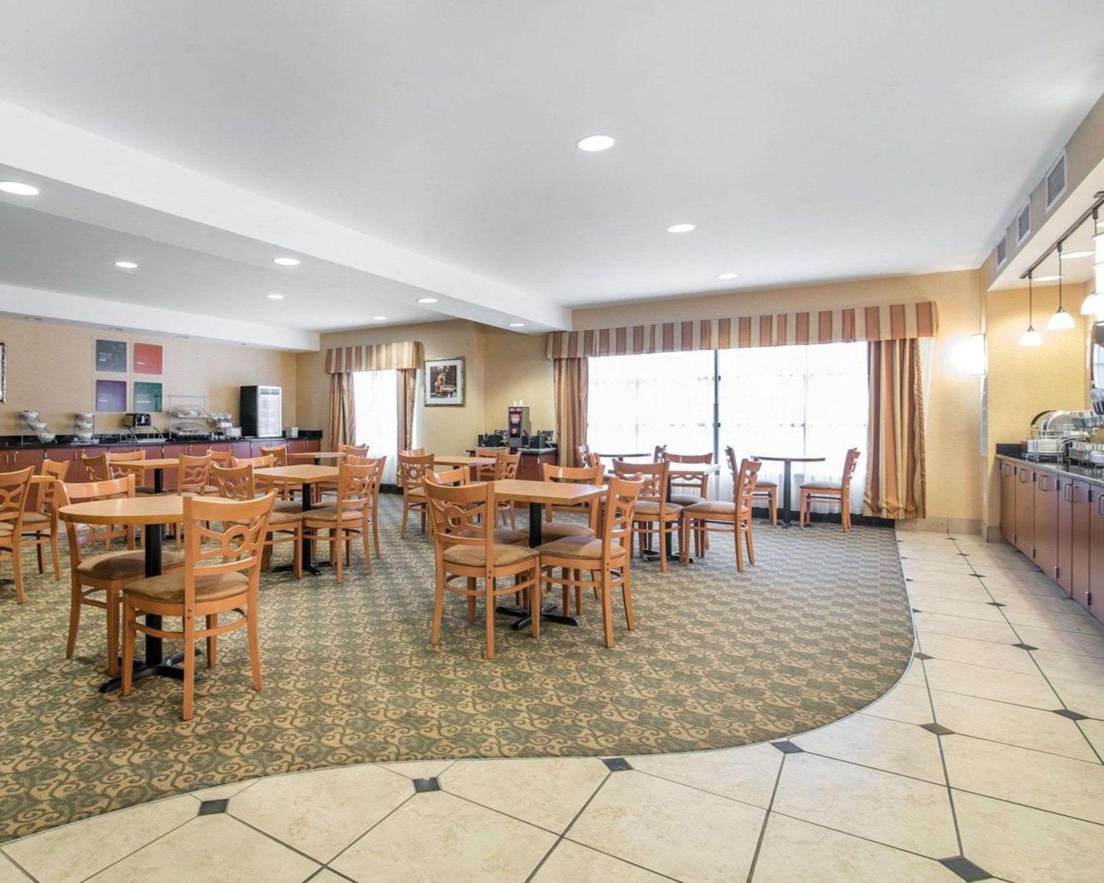Comfort Suites Vestal near University