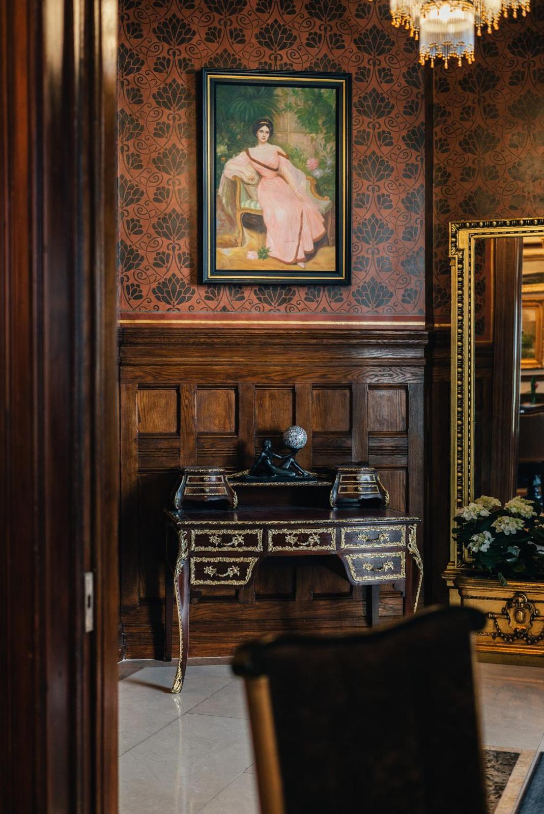 Popular attractions Area Nearby Property