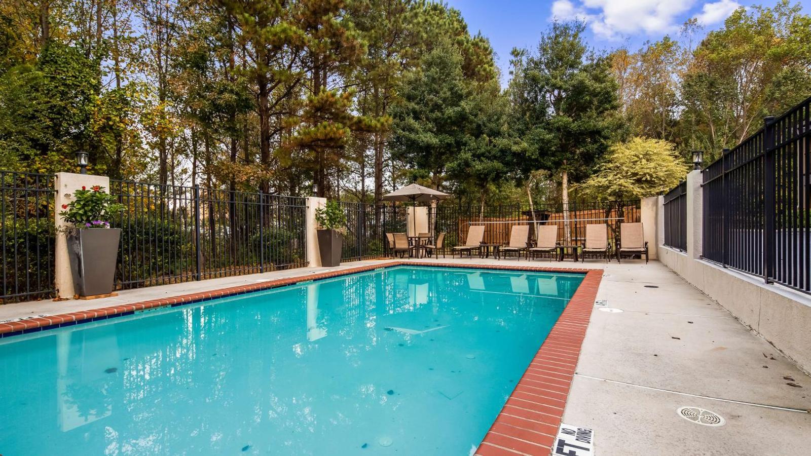 Popular attractions Area Nearby Property