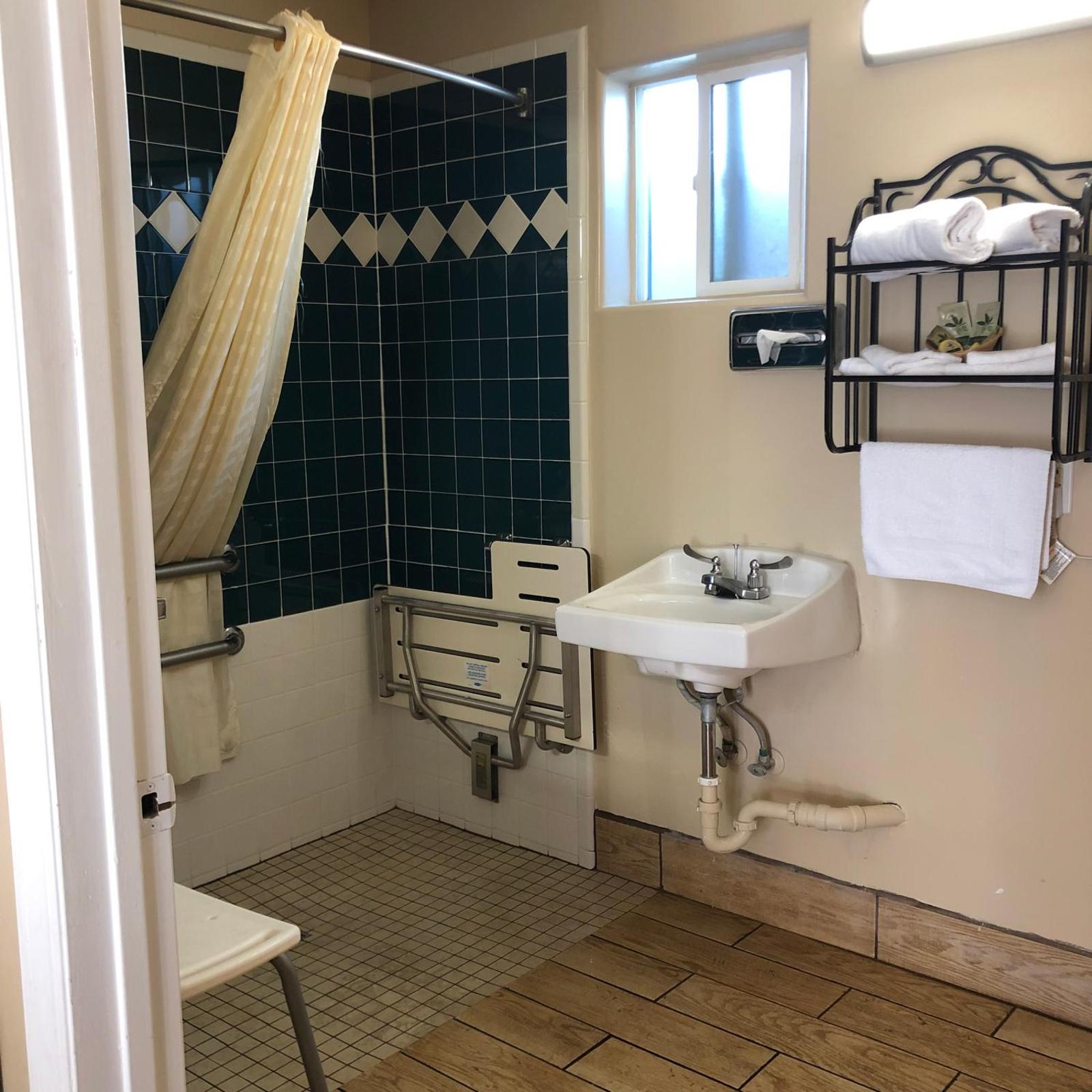 Queen Room - Disability Access