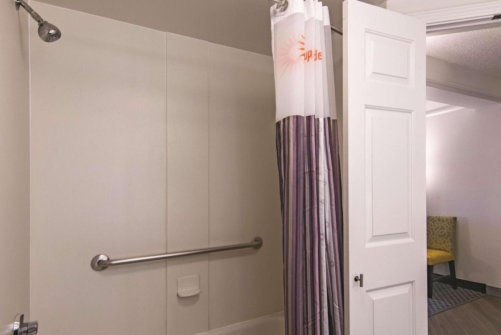 Room image 3