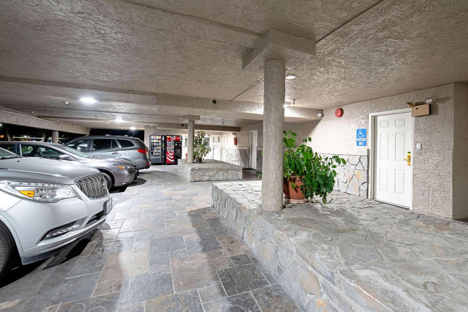 Clarion Inn Silicon Valley Main image 2