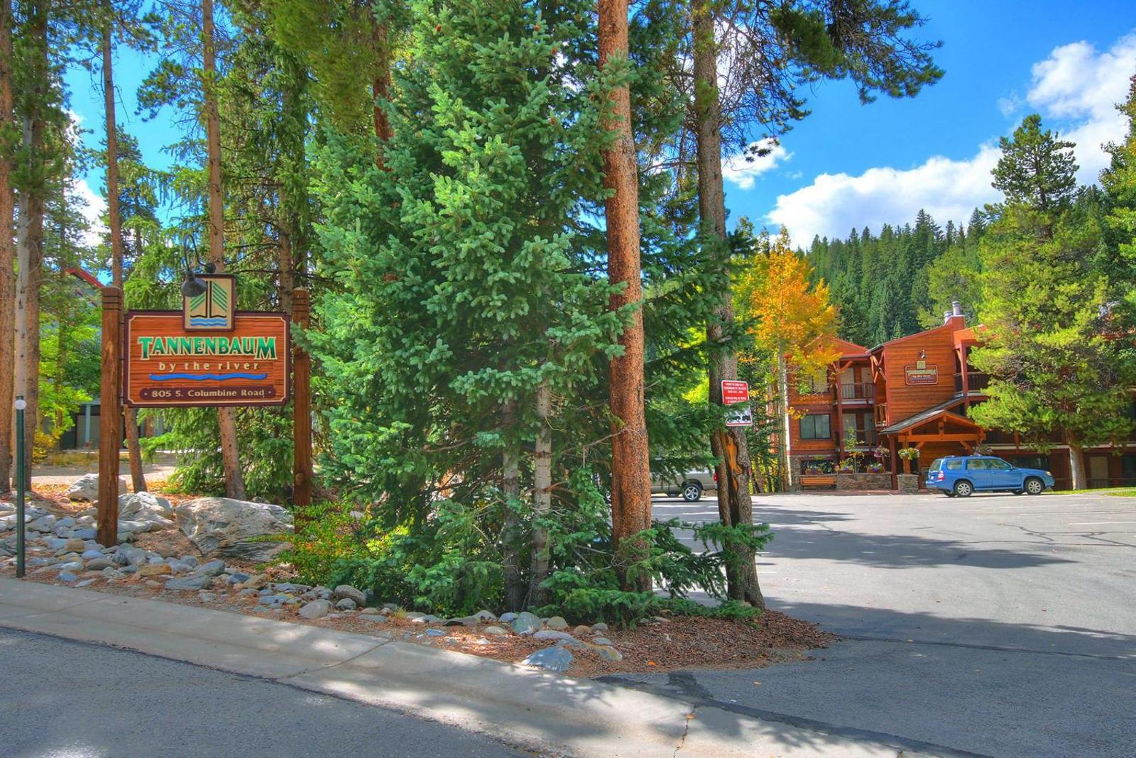 Popular attractions Area Nearby Property
