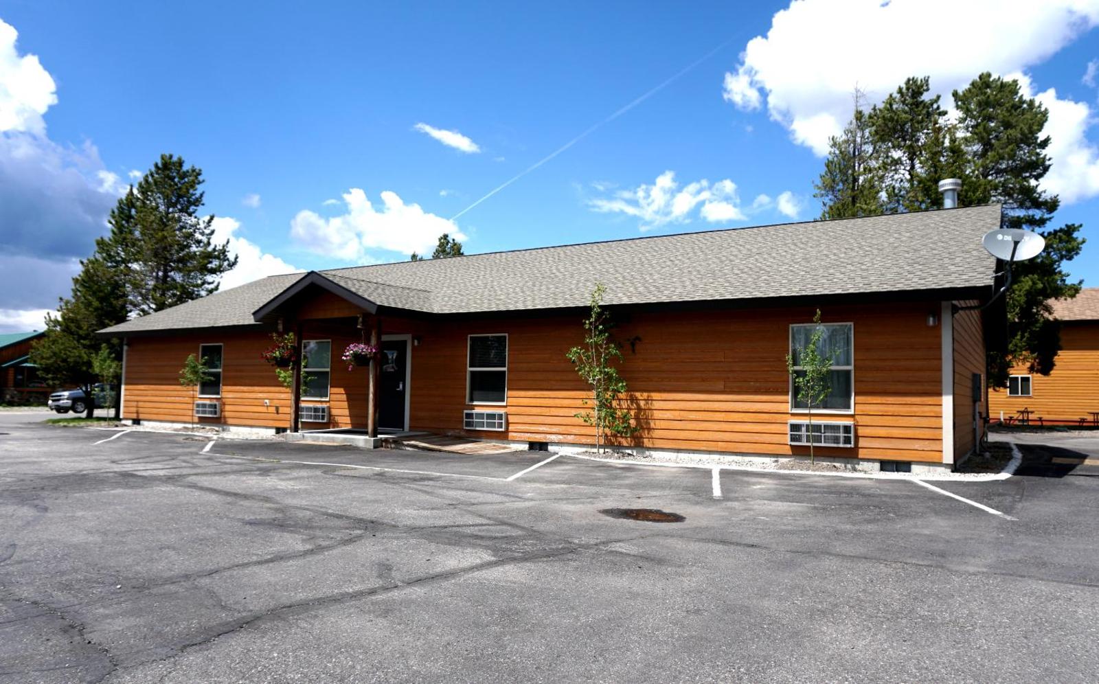 Popular attractions Area Nearby Property