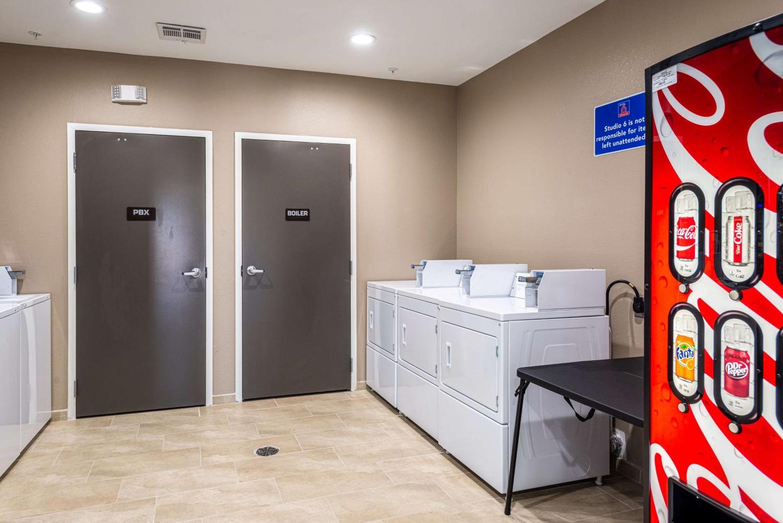 Studio 6 Lake Charles Main image 2