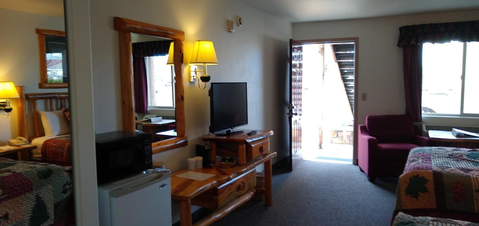 Ponderosa Motel Main image 2