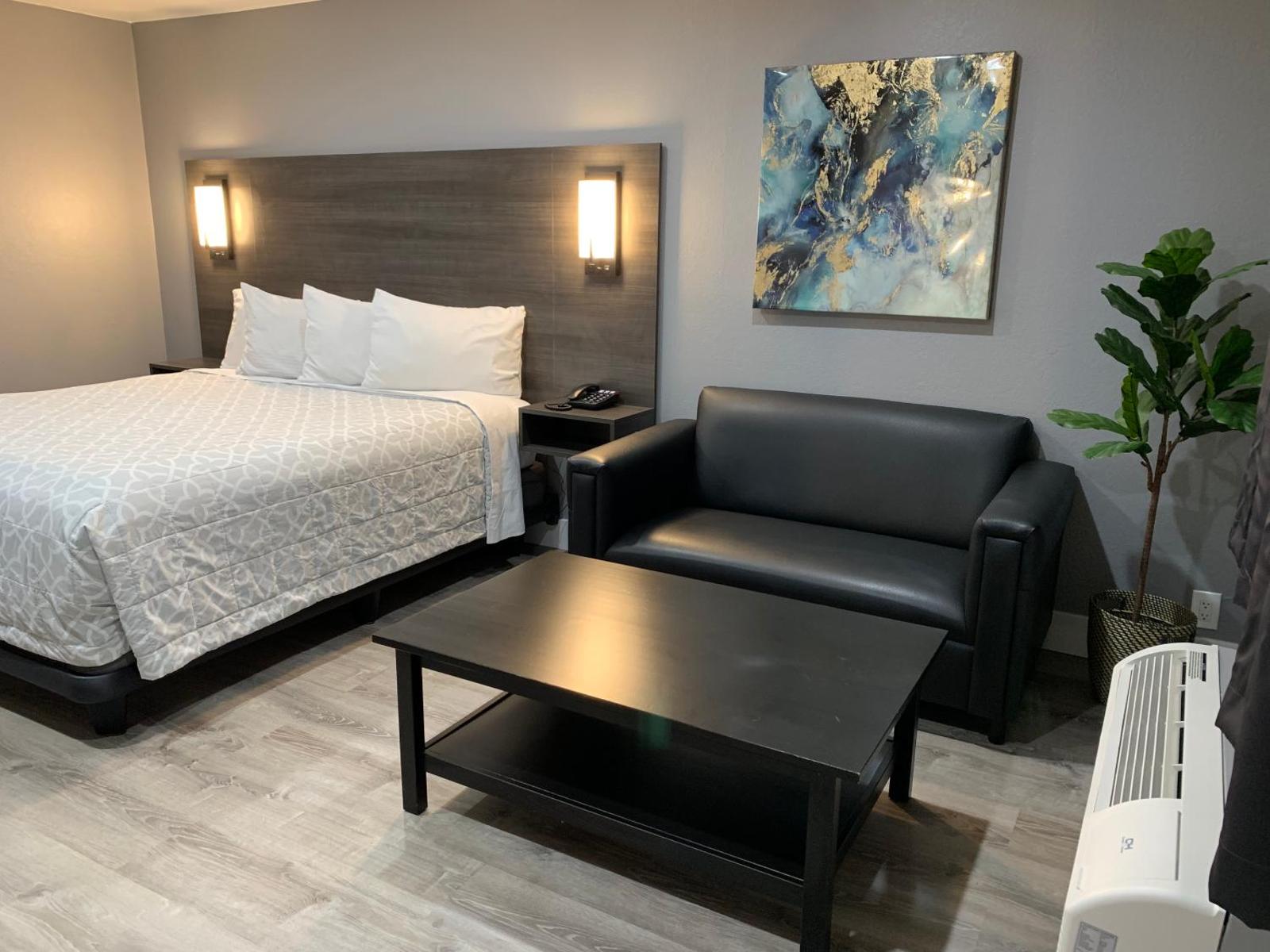 Deluxe King Room - Non-Smoking