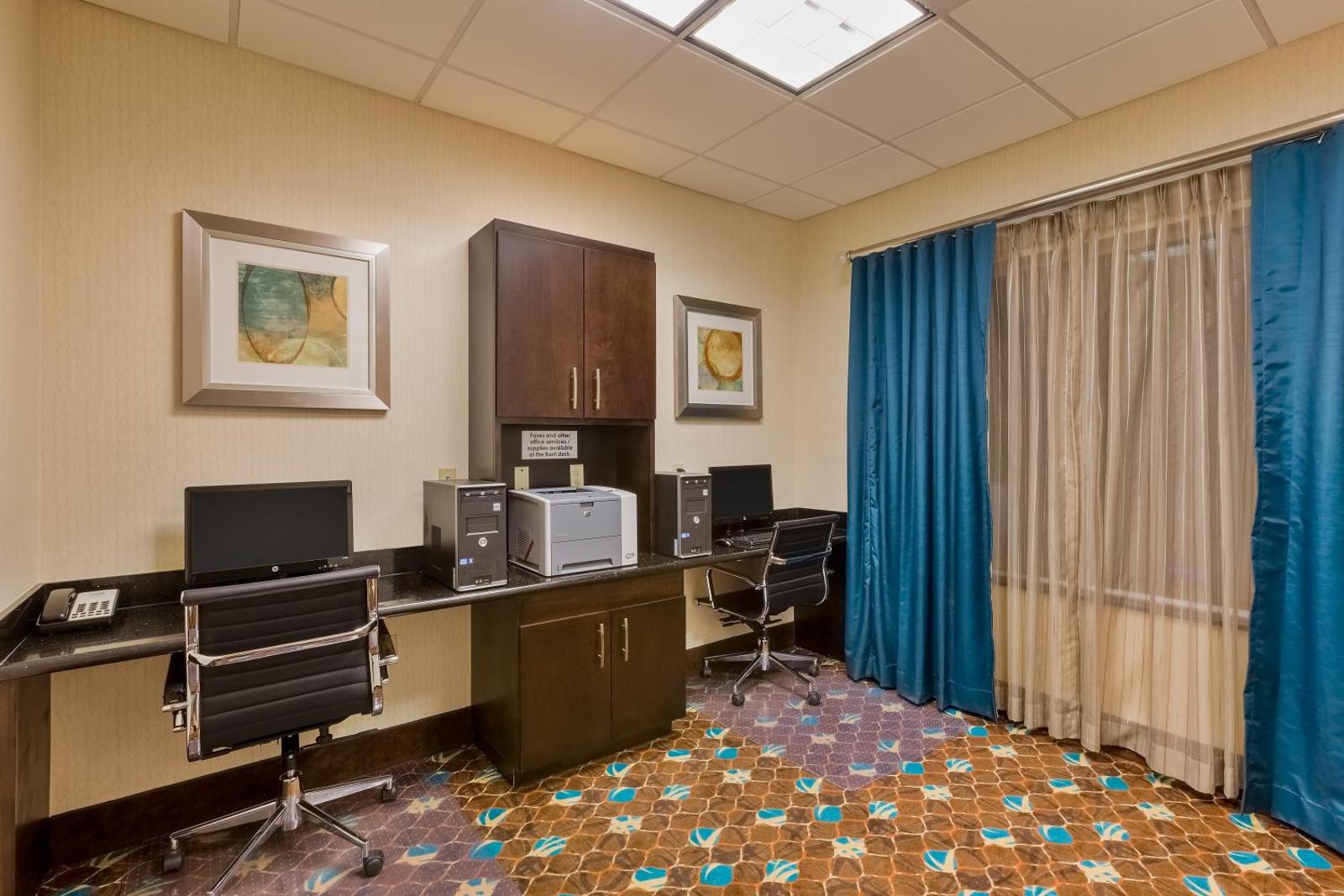 Holiday Inn Express and Suites Alpine an IHG Hotel Main image 2