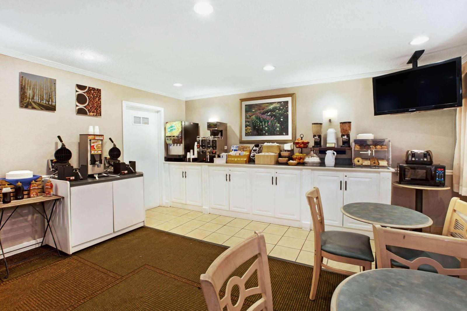 Popular attractions Area Nearby Property
